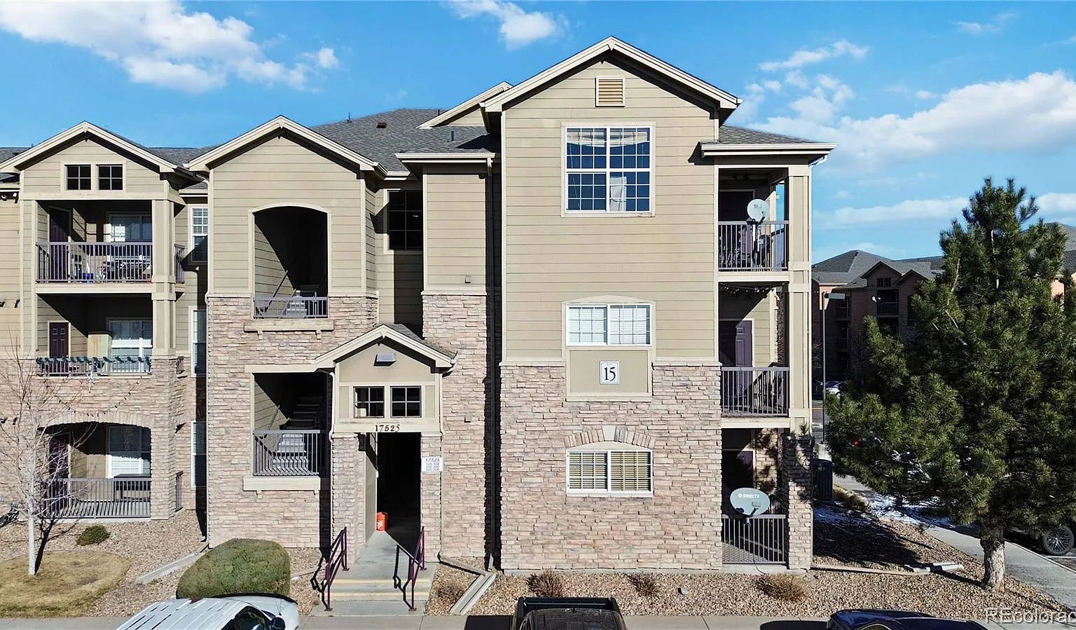 2 bed, 2.0 bath, 1180 sqft, $2,000 — Photo 2