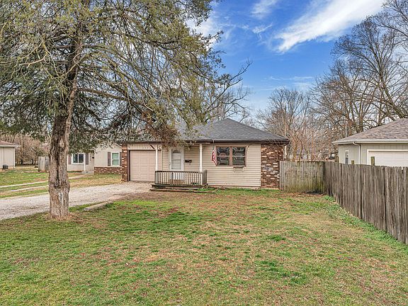 2nd image of 2940 W Walnut Street