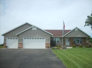 N6759 Brody Dr, Pardeeville, WI 53954