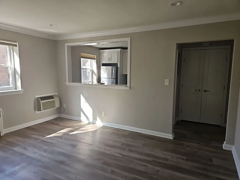 Riverside Estates Apartment Homes — Photo 11