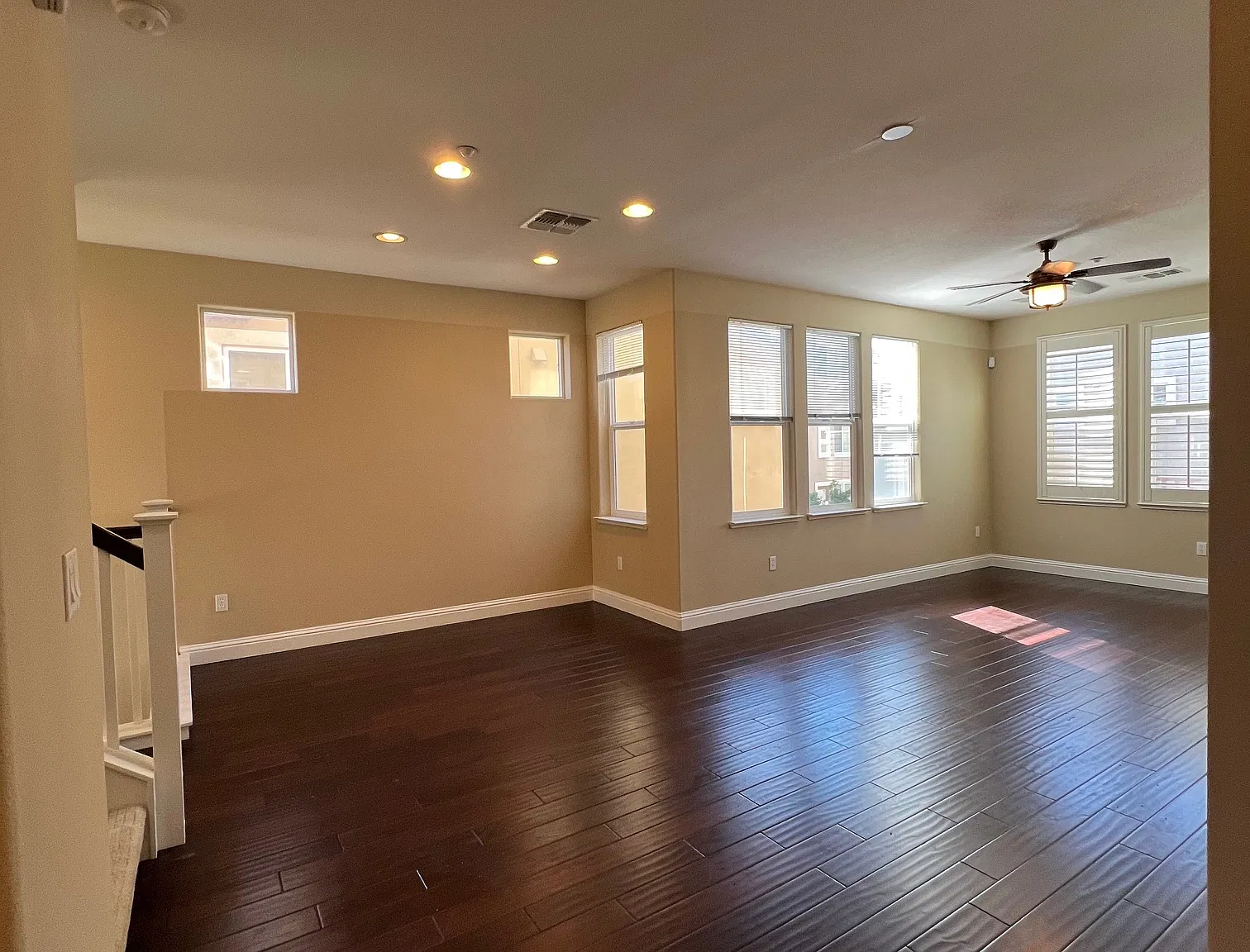 3 bed, 1998 sqft, $5,100 — Photo 2