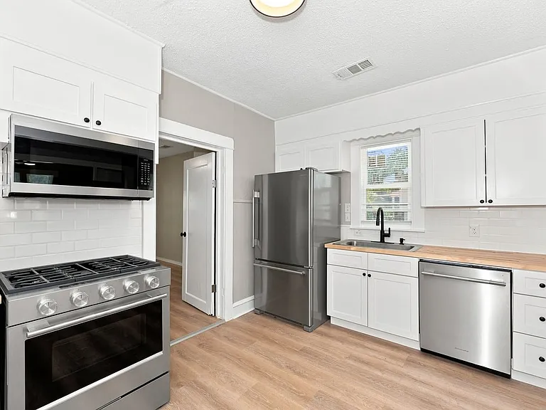 1548 McKenzie Ave — Photo 6