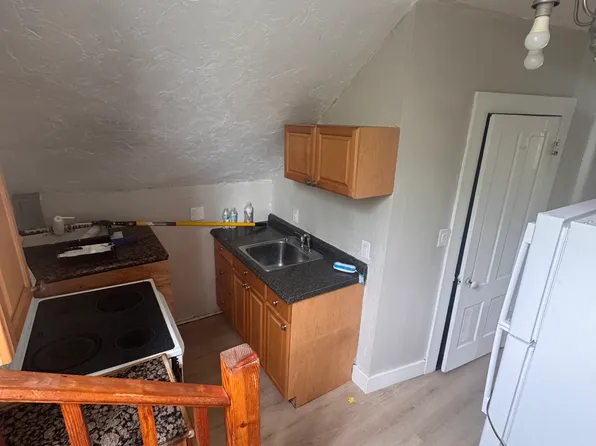 26 Central Ave APT 2L, Dudley, MA 01571