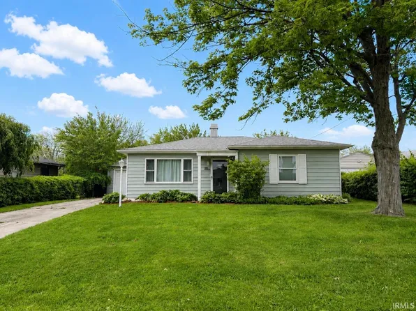 1513 W Stirling Dr, Muncie, IN 47304