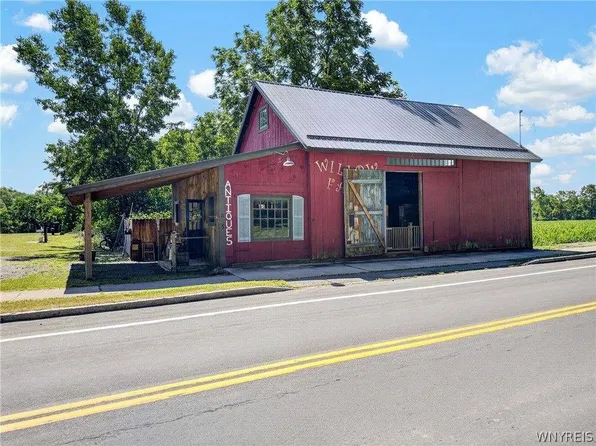 71 S Academy St, Wyoming, NY 14591