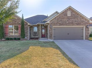 19001 Meadows Crossing Dr, Edmond, OK 73012