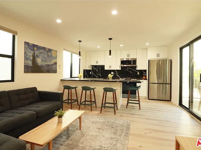918 N San Vicente Blvd #F — Photo 2