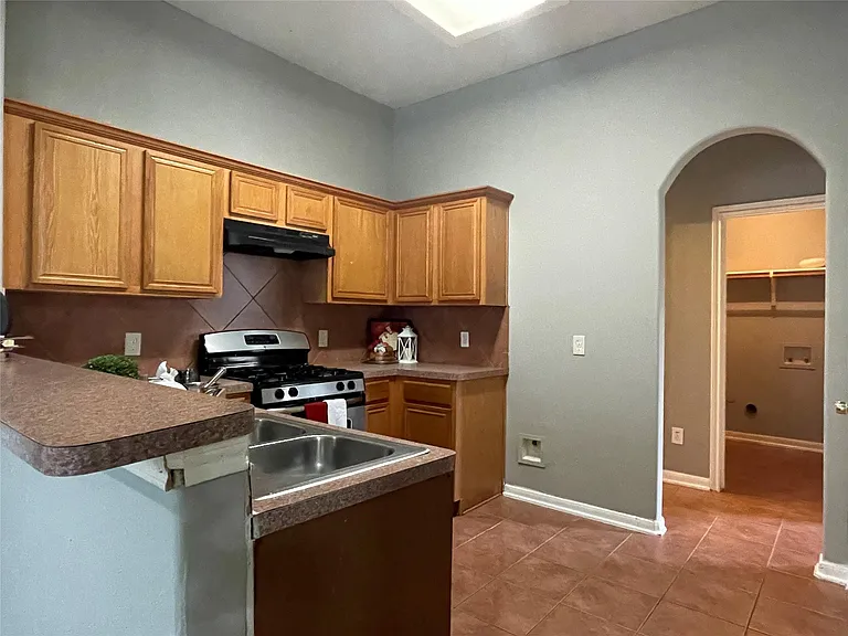 811 Forest Hillside Ln — Photo 19