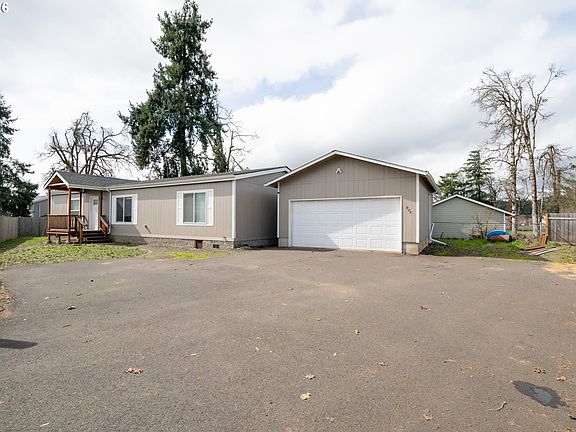 2nd image of 975 N 16th St