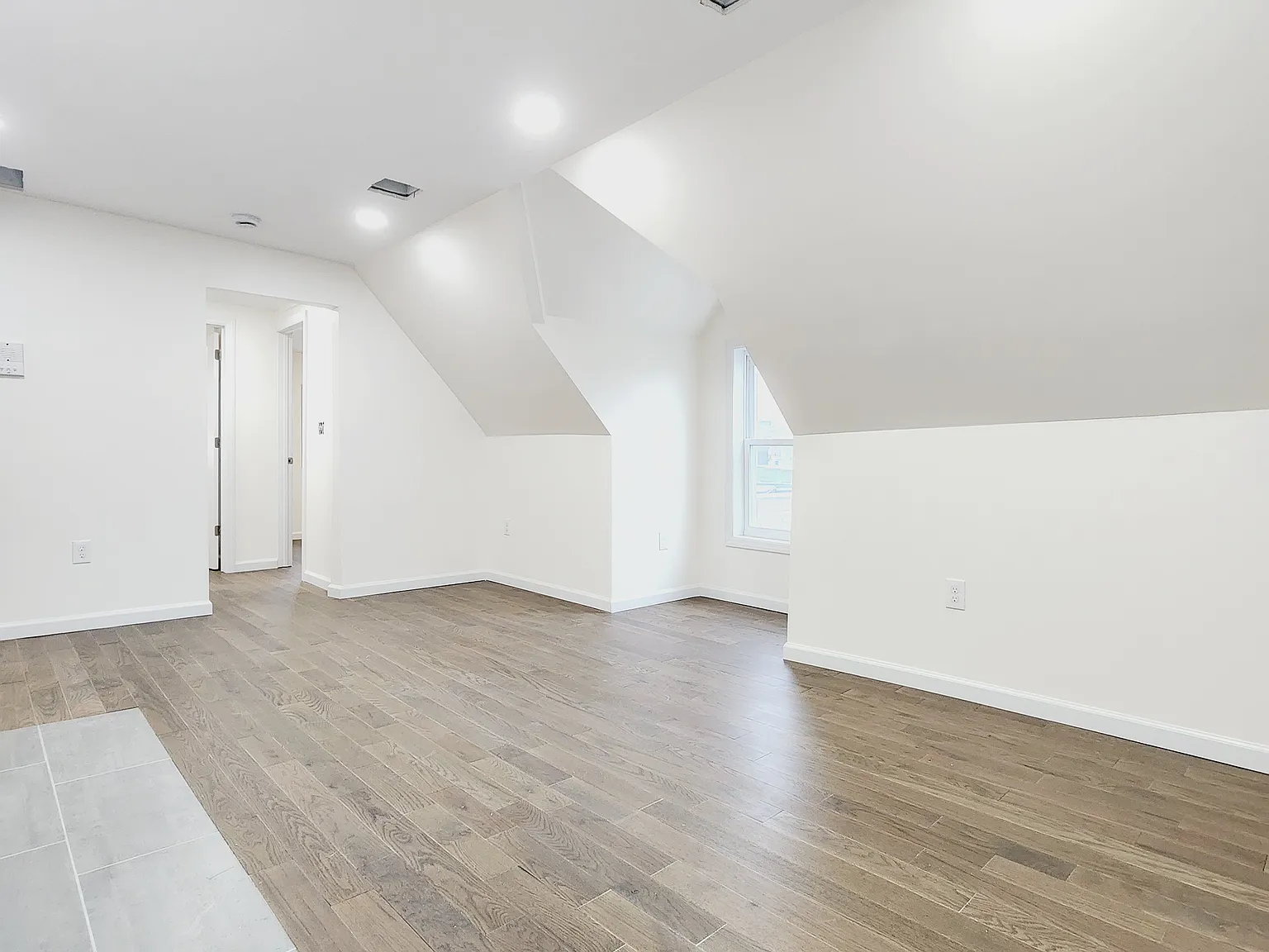 4 bed, 1200 sqft, $2,700 — Photo 3