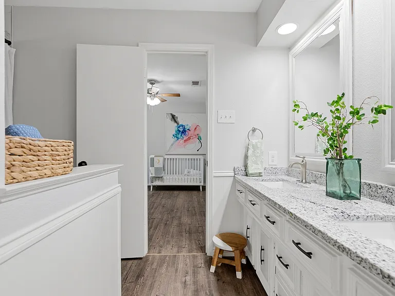412 E Northgate Dr — Photo 15