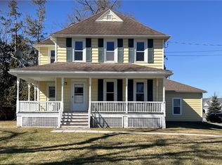 5963 Redfield Dr, Farmington, NY 14425