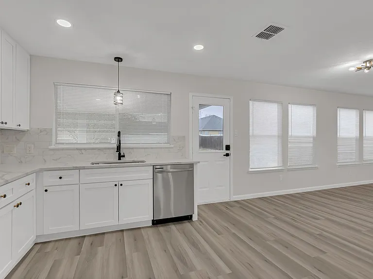 438 Stanley Falls Dr — Photo 21