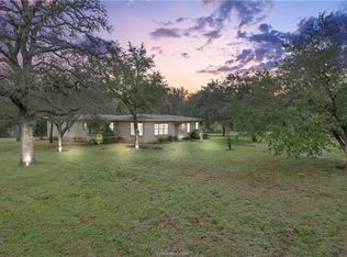 520 Wayside Dr, Bryan, TX 77802