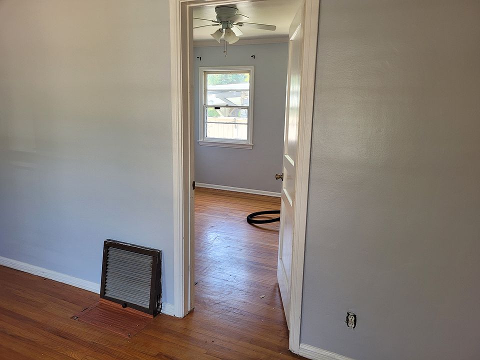Entrance to bedroom, ceiling fan