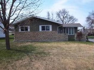 2331 Parkrose St, Crest Hill, IL 60403