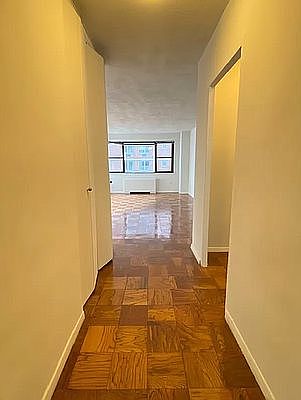 4th image of 300 W 55th St APT 7T