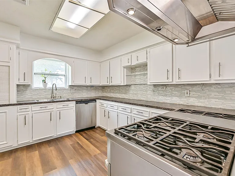 9322 Petersham Dr — Photo 8