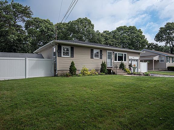 2nd image of 55 Alcolade Dr E