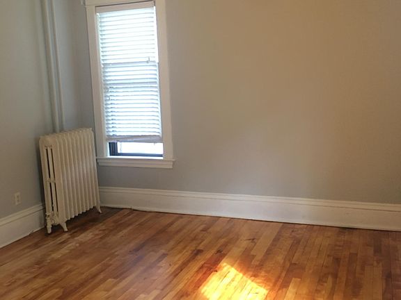 3rd image of 3145 Dupont Ave S Floor 1