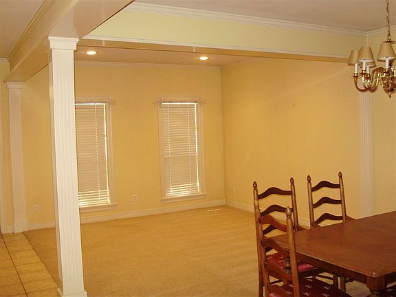2nd image of 1212 Harvest Ln