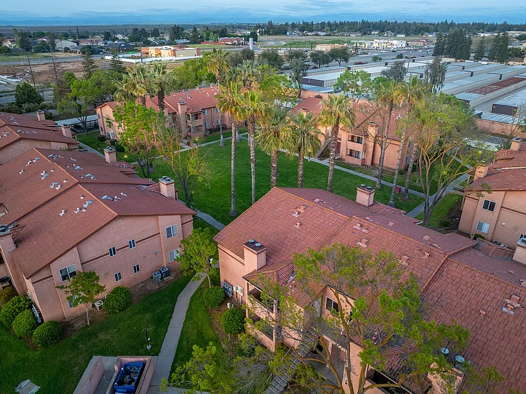 Mirage Apartments — Photo 6