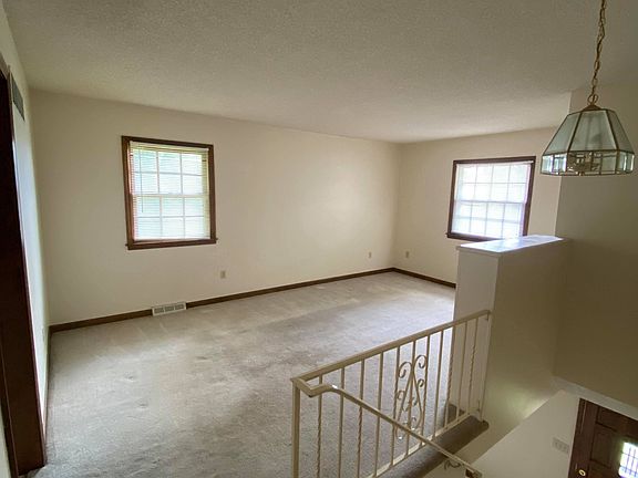 2nd image of 3847 S Canterbury Pl