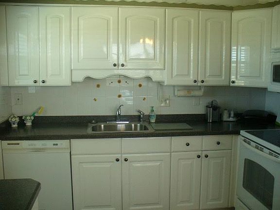 2nd image of 460 Wellington Dr #J
