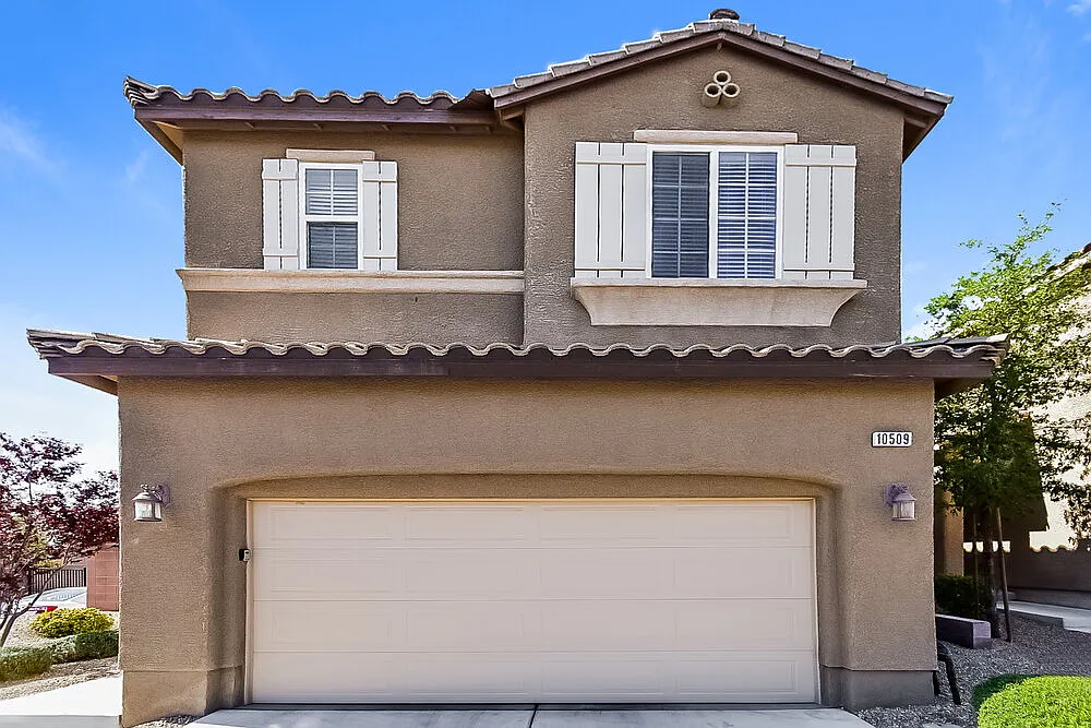 3 bed, 2.5 bath, 1365 sqft, $2,310 — Photo 1