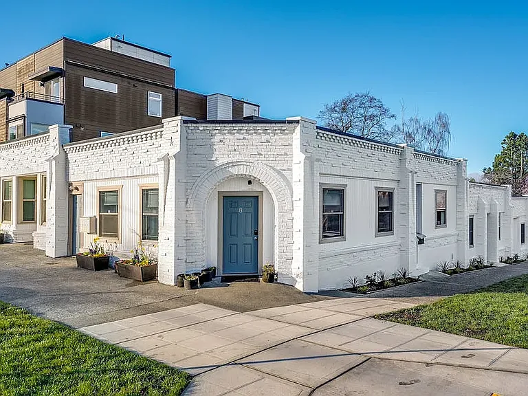 4303 SW Myrtle St — Photo 1