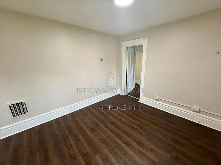 1052 Yale St #3 — Photo 4