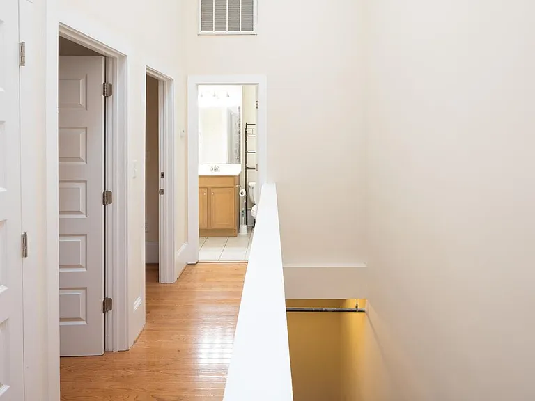 323 W Broad St #3 — Photo 8