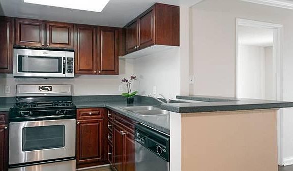 4th image of 616 S Masselin Ave #309