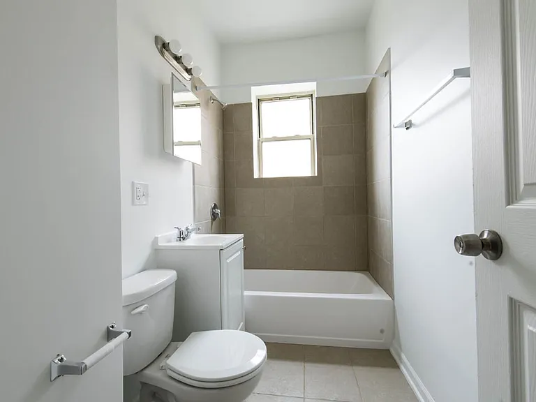 3600 W Franklin — Photo 17