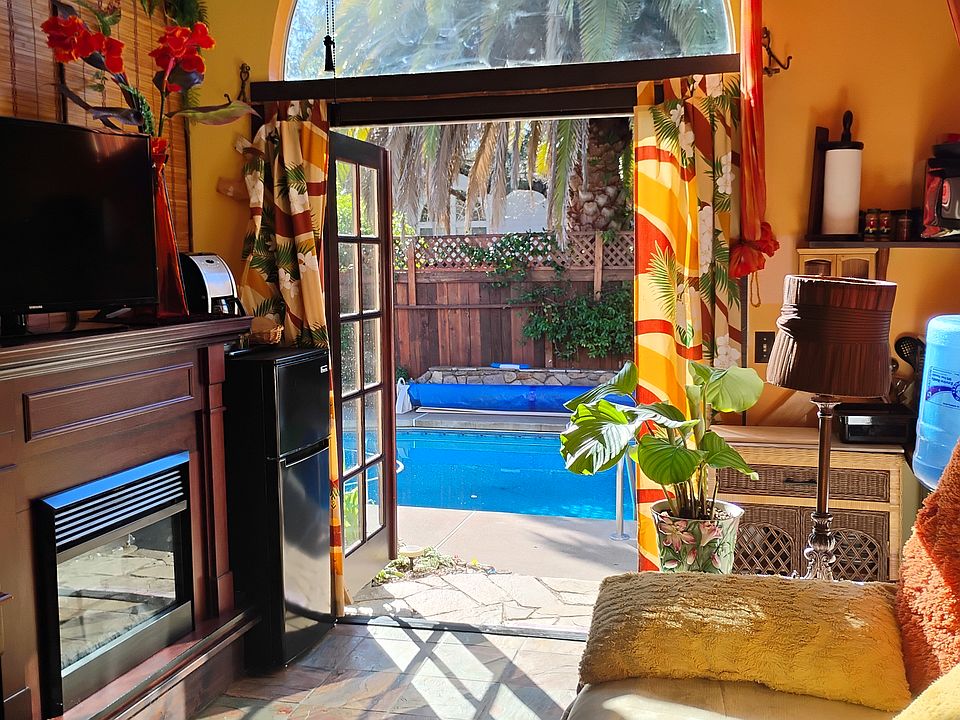 Sunny and bright studio