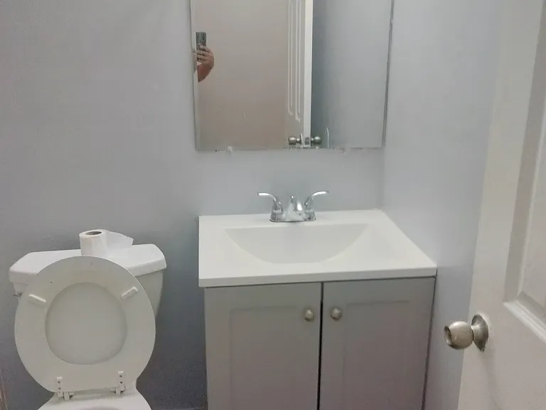 Laurel Manor — Photo 11
