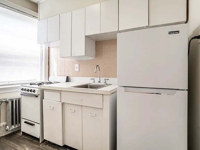 Stonehurst Apartments — Photo 14