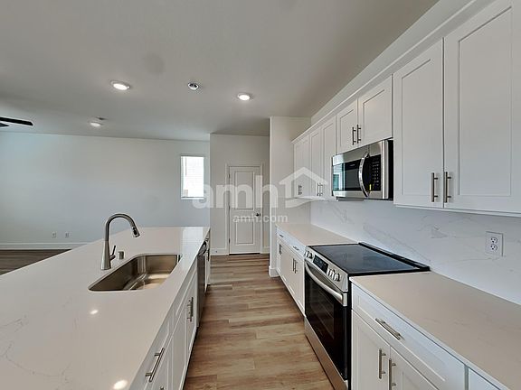 3rd image of 11159 Magallanes St