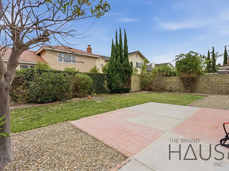 6861 Defiance Dr — Photo 15
