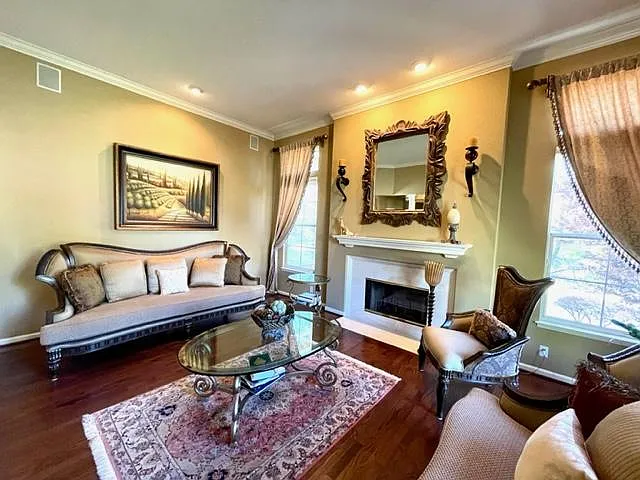 811 Fox Glen Pl — Photo 9