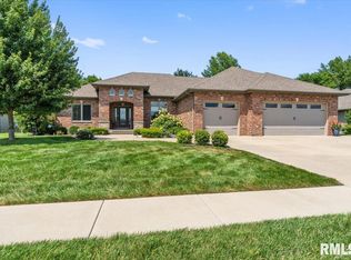 1809 Forest Gln, Chatham, IL 62629
