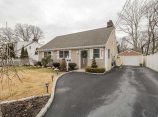 49 N Emerson Ave, Copiague, NY 11726