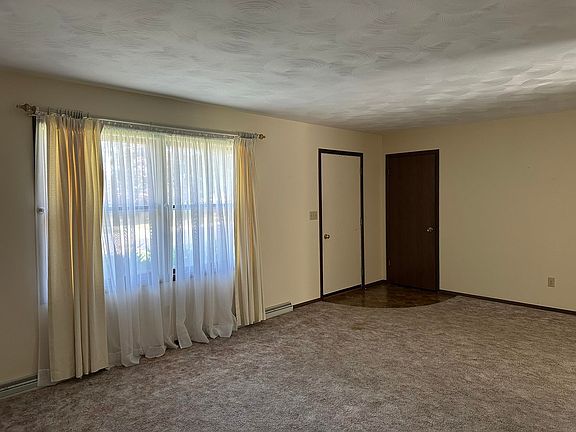 5th image of 804 N Birch Dr