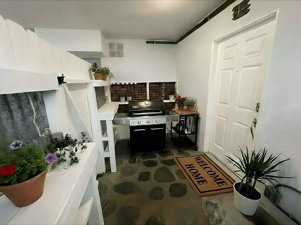 2nd image of 1522 Harvard St APT 1