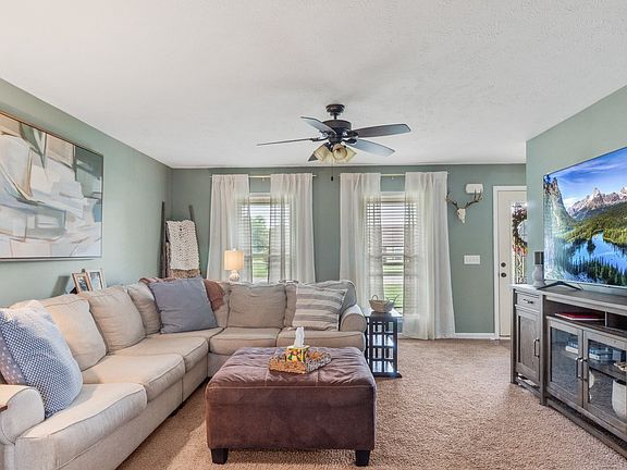 5th image of 415 Daytona Dr