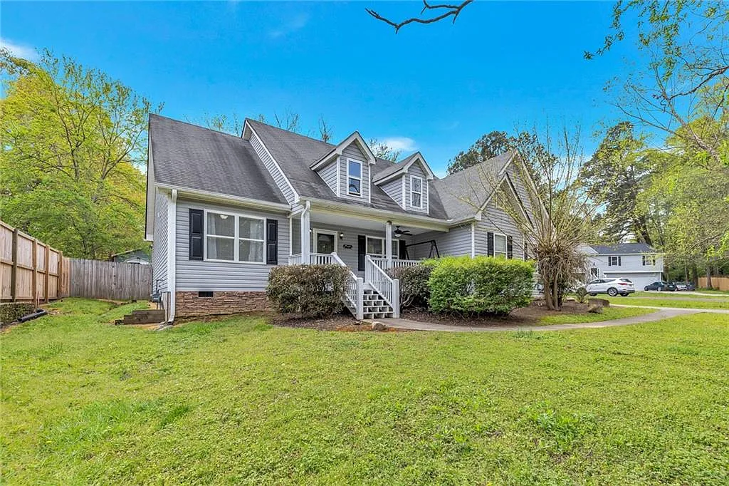 3 bed, 2.0 bath, $5,750 — Photo 2