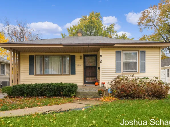 810 Bryant St SW, Wyoming, MI 49509