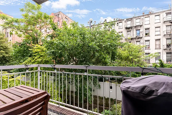 Sold by Compass | media 2