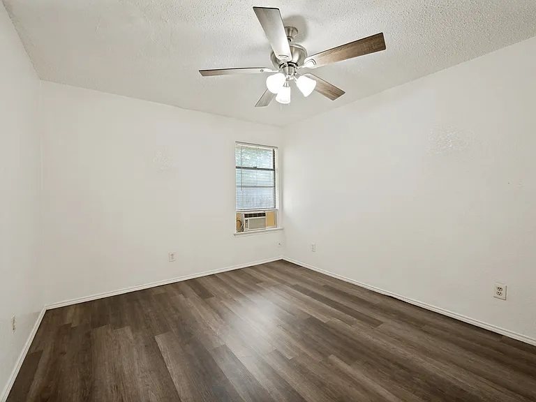 5431 Wild West Dr — Photo 7