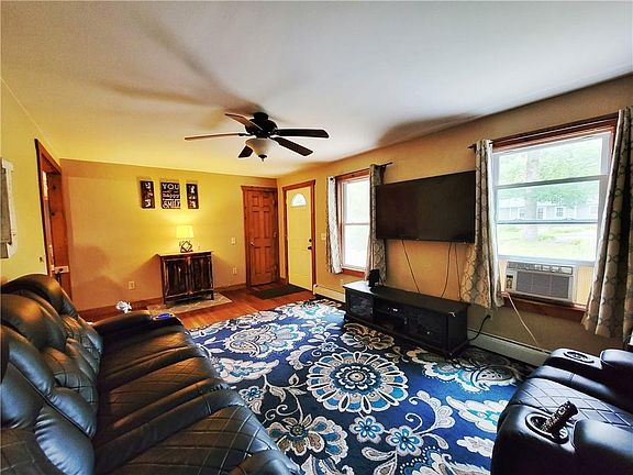 5th image of 242 Quaker Ln